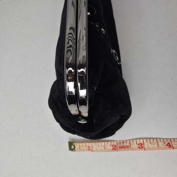 EXPRESS Vintage Black Velvet Sequin Clutch Bag Kiss Lock Purse Women’s‎ Evening - Picture 9 of 9